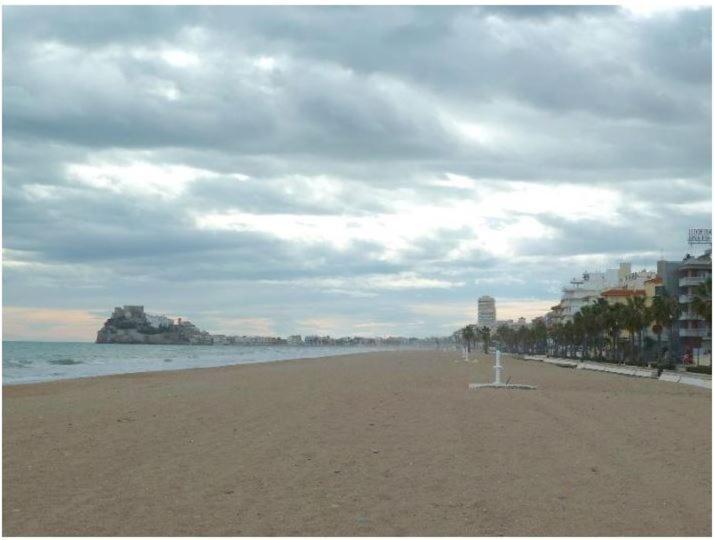 The Beach Across The Street Peniscola Luaran gambar
