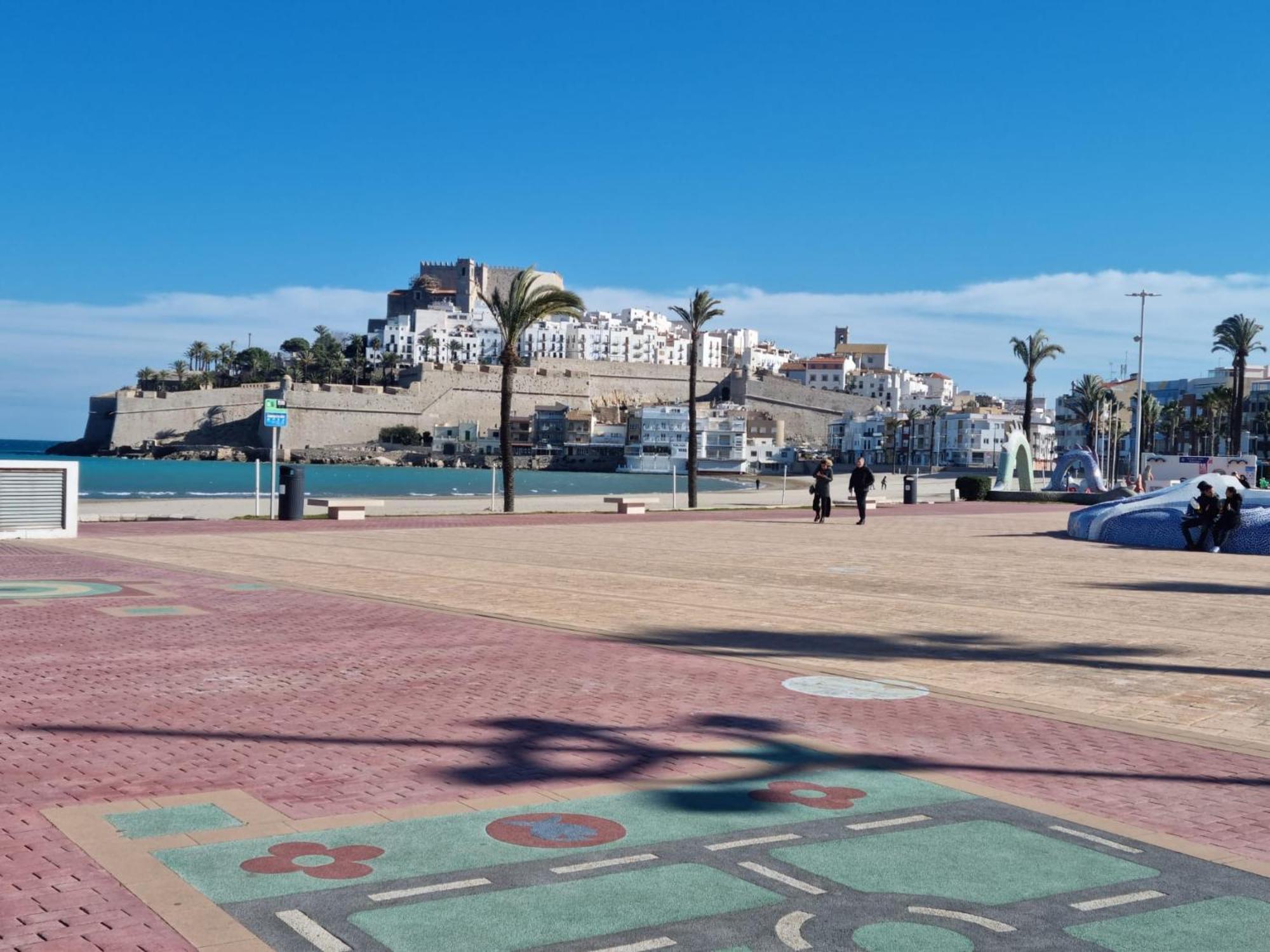The Beach Across The Street Peniscola Luaran gambar